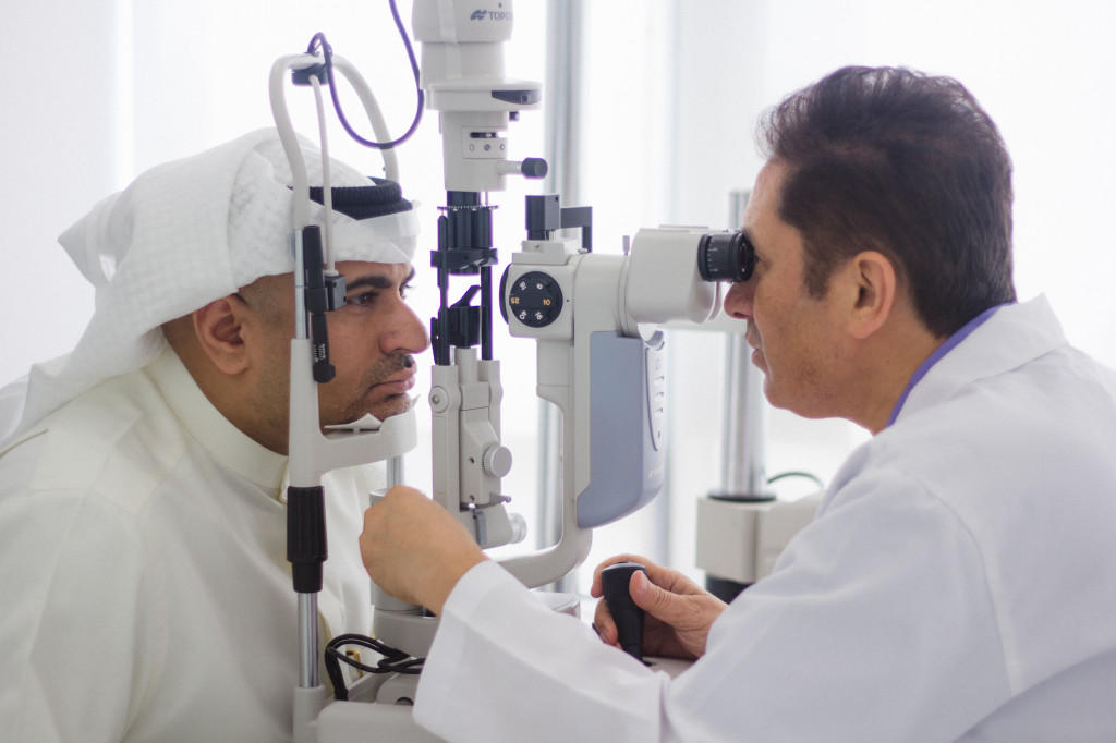 Femto LASIK Eye Surgery Procedure Beverly Hills Kuwait